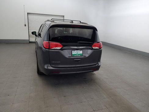 Used 2021 Chrysler Voyager Lxi FWD image 6