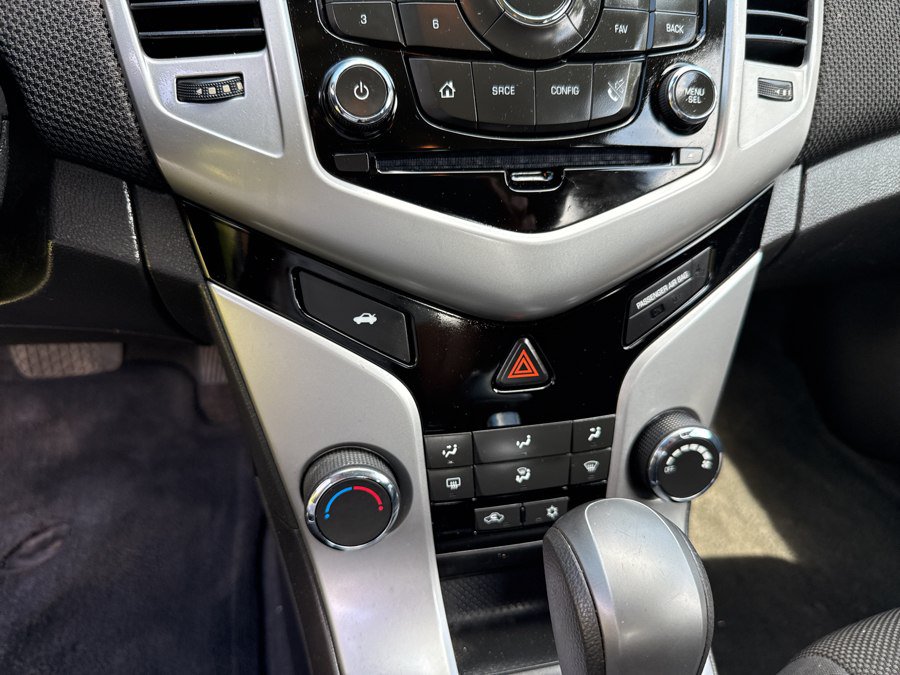 Used 2015 Chevrolet Cruze LT w/ Technology Package FWD image 37