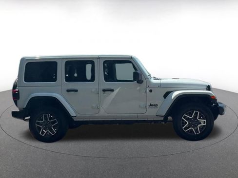 Used 2025 Jeep Wrangler Unlimited Sahara AWD/4WD image 16