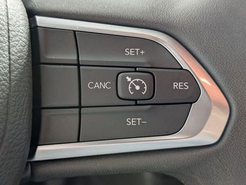 Used 2024 Jeep Compass Latitude AWD/4WD image 14