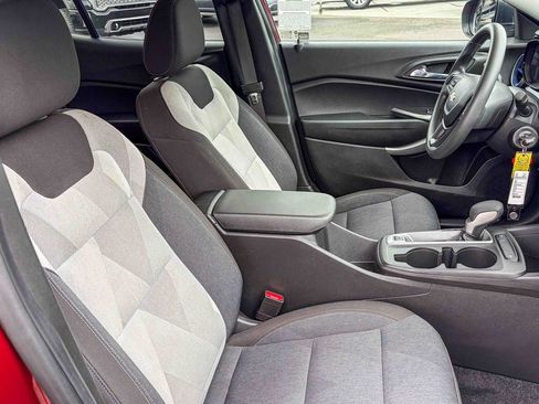 Used 2024 Chevrolet Trax LS FWD image 36