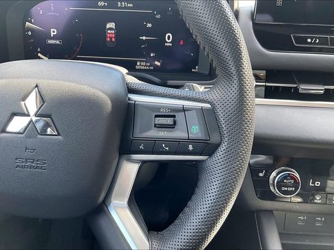 Used 2025 Mitsubishi Outlander SE AWD/4WD image 18