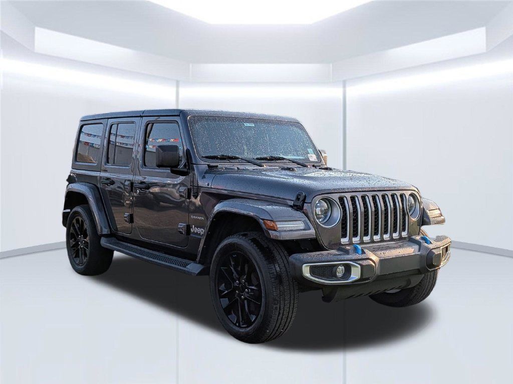 Used 2023 Jeep Wrangler Unlimited Sahara w/ Cold Weather Group AWD/4WD image 6