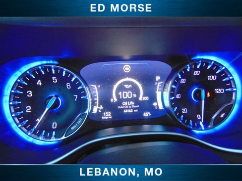 Used 2024 Chrysler Pacifica Touring-L image 21