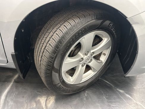 Used 2015 Toyota Sienna LE image 31