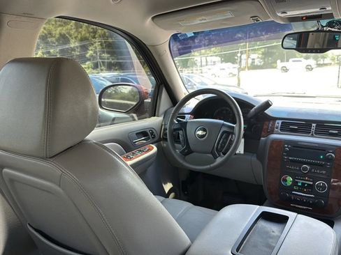 Used 2007 Chevrolet Avalanche LTZ w/ LTZ Preferred Equipment Group RWD image 16