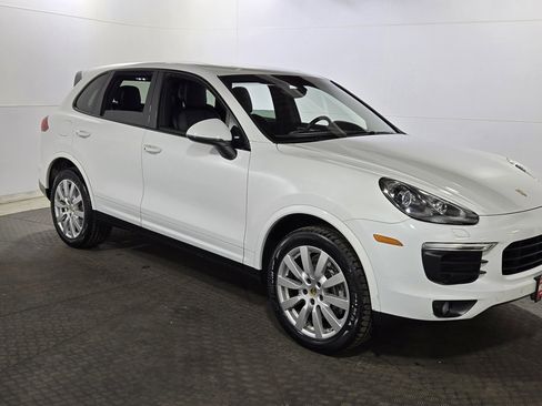 Used 2018 Porsche Cayenne Platinum Edition image 1