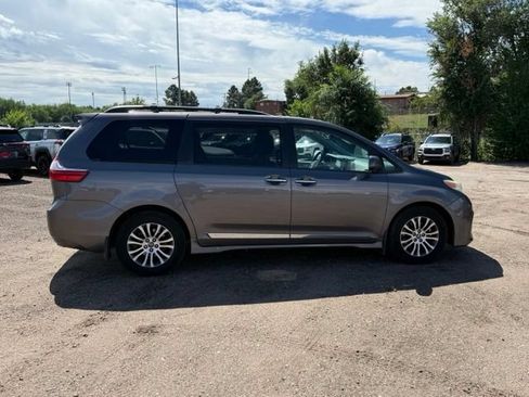 Used 2019 Toyota Sienna XLE Premium w/ Protection Package FWD image 7