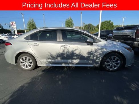 Used 2025 Toyota Corolla LE FWD image 11