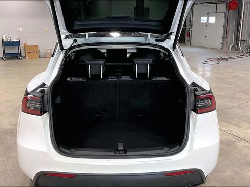 Used 2023 Tesla Model Y Long Range AWD/4WD image 36