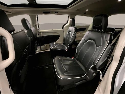 Used 2023 Chrysler Pacifica Limited FWD image 26