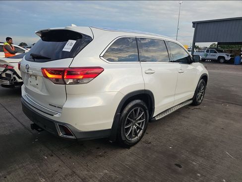 Used 2019 Toyota Highlander Limited Platinum AWD/4WD image 4