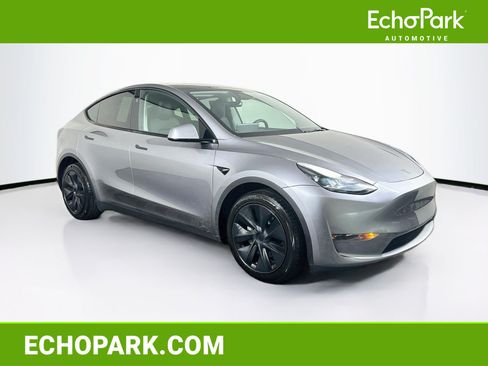 Used 2024 Tesla Model Y Long Range AWD/4WD image 1
