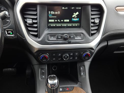 Used 2018 GMC Acadia SLE image 23