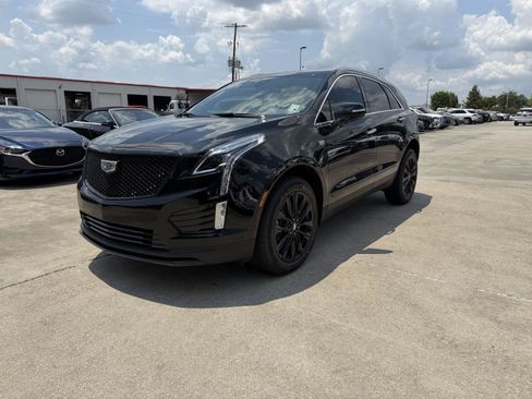 Used 2026 Cadillac XT5 Luxury w/ LPO, ONYX Package FWD image 3