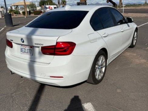 Used 2018 BMW 320i xDrive Sedan image 3