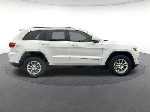Used 2019 Jeep Grand Cherokee Laredo image 6