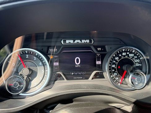 Used 2024 RAM 1500 Laramie RWD image 33