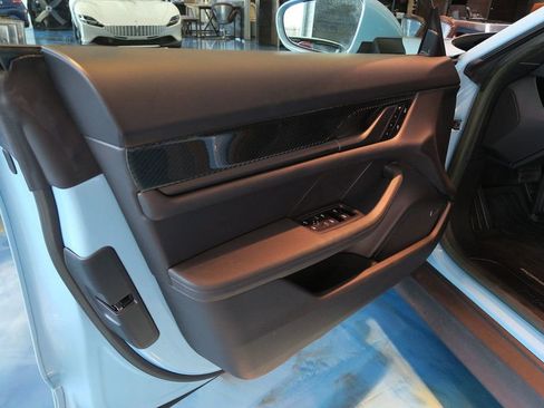 Used 2022 Porsche Taycan image 12