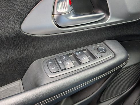 Used 2019 Chrysler Pacifica Touring Plus w/ Advanced Safetytec Group image 19