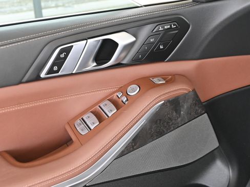 Certified 2025 BMW X7 xDrive40i AWD/4WD image 24
