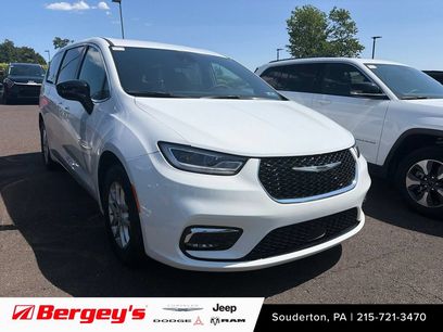 Used 2026 Chrysler Pacifica Select