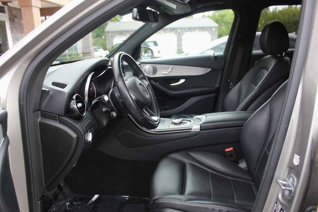 Used 2019 Mercedes-Benz GLC 300 4MATIC image 24