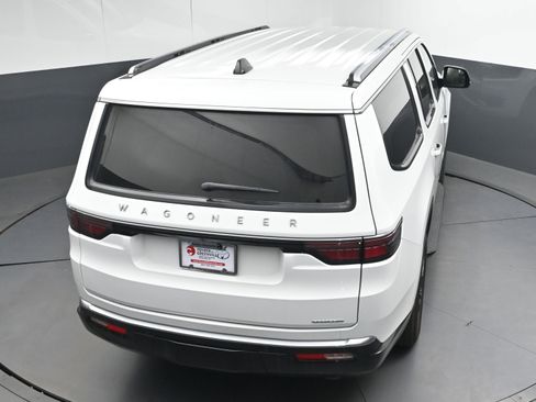 Used 2024 Jeep Wagoneer L Series II image 30