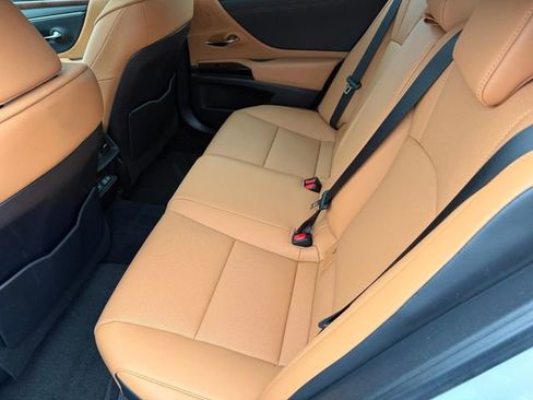 Certified 2024 Lexus ES 350 w/ Premium Package image 23