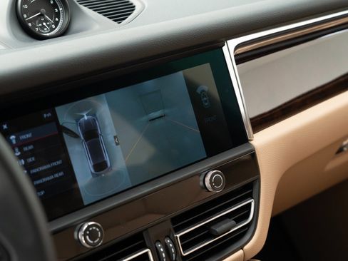 Used 2025 Porsche Macan image 28