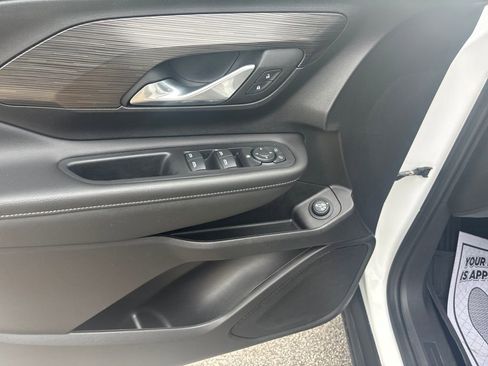 Used 2024 GMC Terrain SLE w/ Driver Convenience Package image 15