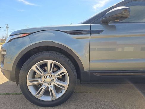 Used 2017 Land Rover Range Rover Evoque SE image 14