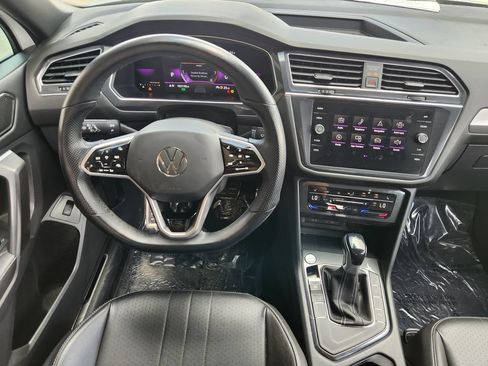 Used 2022 Volkswagen Tiguan SE R-Line FWD image 28