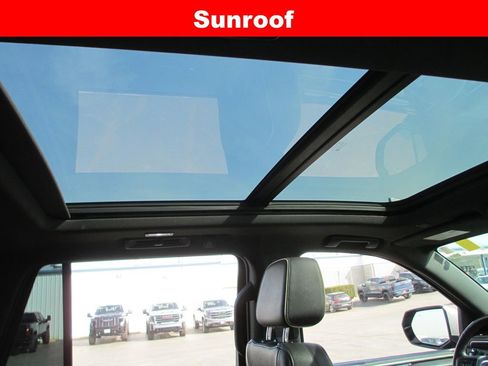 Used 2022 GMC Yukon SLT w/ SLT Premium Package image 16