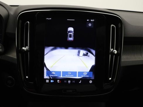 Used 2025 Volvo XC40 B5 Core image 24