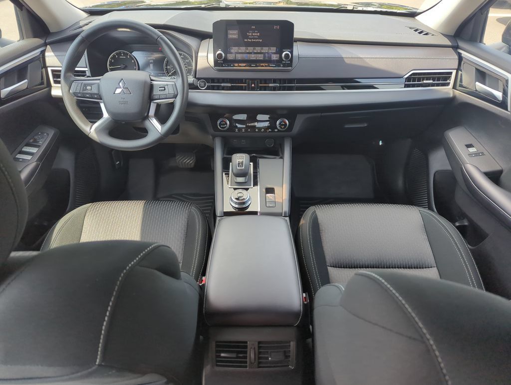 Used 2024 Mitsubishi Outlander ES AWD/4WD image 15