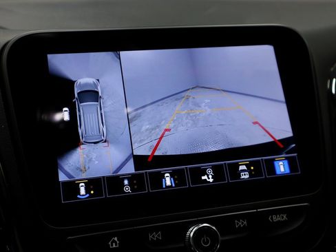 Used 2022 Chevrolet Equinox RS w/ Infotainment Package image 2