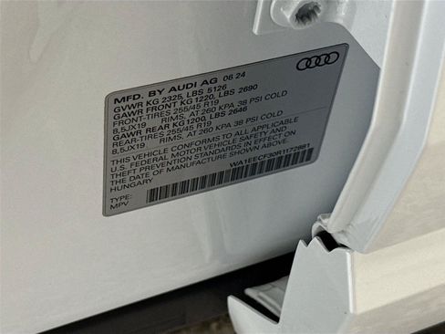 Certified 2024 Audi Q3 2.0T Premium Plus w/ Premium Plus Package AWD/4WD image 32