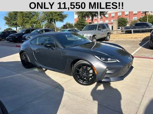 Used 2025 Toyota GR86 Premium w/ ALL Weather Mat Package (TMS) RWD image 2