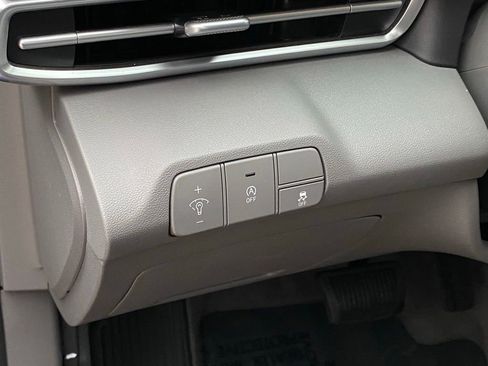 Used 2024 Hyundai Elantra SE FWD image 12