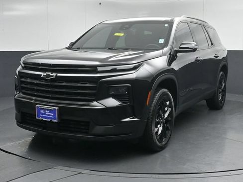 Used 2024 Chevrolet Traverse LT w/ Midnight/Sport Edition AWD/4WD image 3