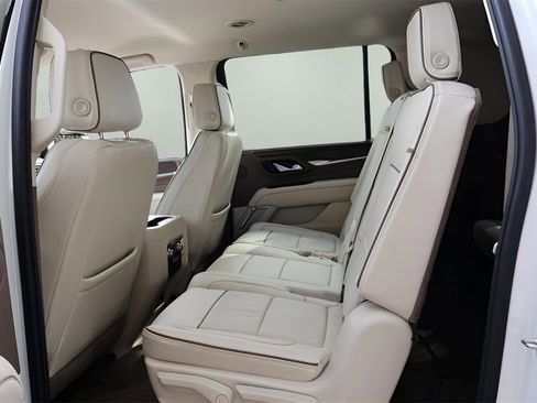 Used 2024 GMC Yukon XL Denali image 14