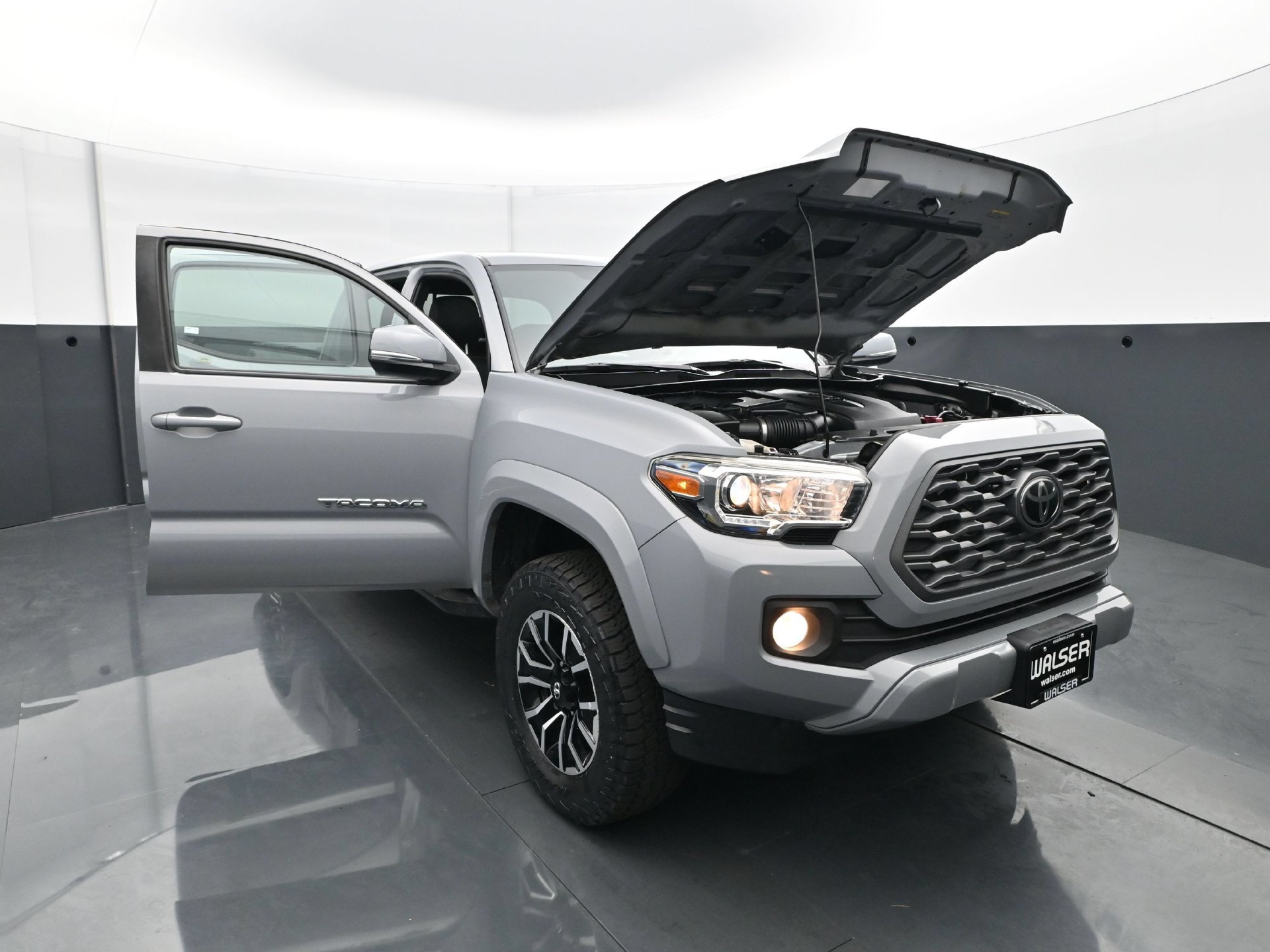 Used 2020 Toyota Tacoma TRD Sport AWD/4WD image 38