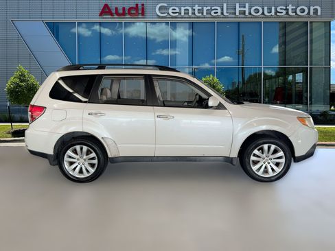Used 2011 Subaru Forester 2.5X Premium image 7
