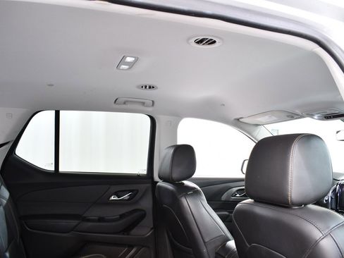 Used 2021 Chevrolet Traverse LT w/ LT Premium Package image 18