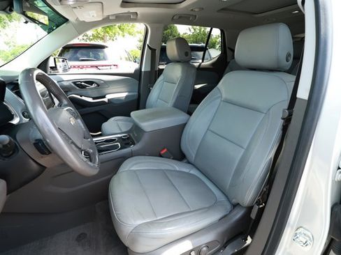 Used 2019 Chevrolet Traverse LT w/ LT Premium Package FWD image 24