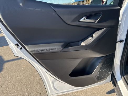 Used 2025 Chevrolet Equinox LT image 12