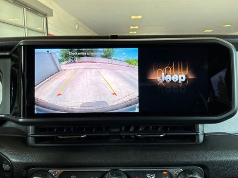 Used 2025 Jeep Wrangler Unlimited Sport AWD/4WD image 29