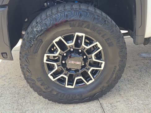 Used 2026 GMC Sierra 2500 AT4X AWD/4WD image 15