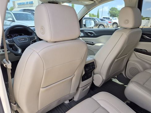 Used 2023 GMC Acadia Denali w/ Denali Ultimate Package AWD/4WD image 18